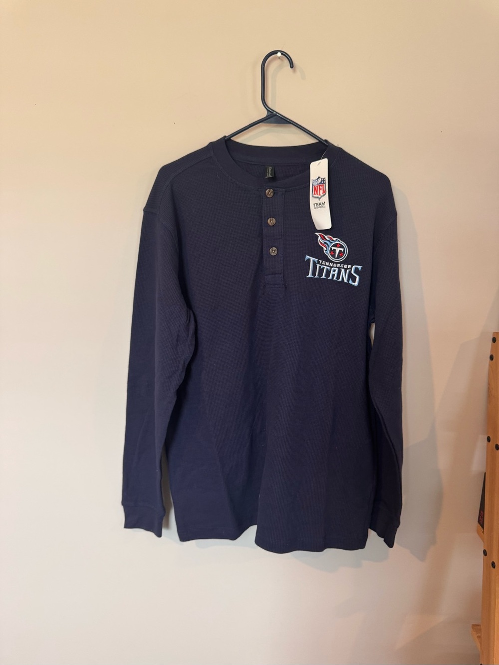 NWT Women's size M NFL Tennessee Titans Navy Long-Sleeve Henley Shirt